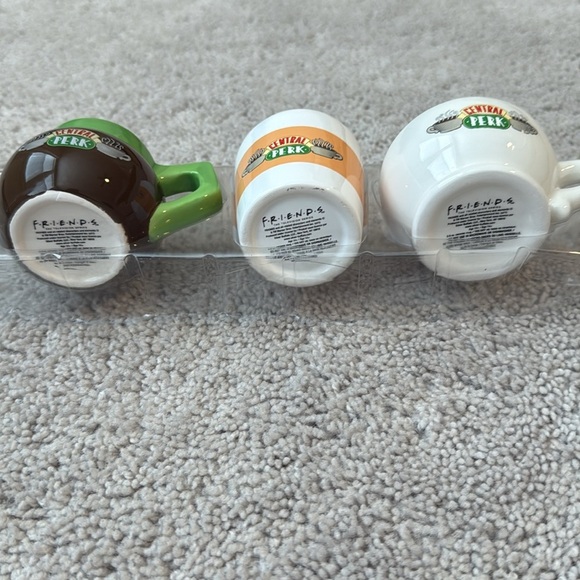 Friends “Central Perk” Mini Coffee Cup Set | 3-Piece Collectible - Picture 8 of 9